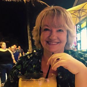 Meet your Posher, Elizabeth